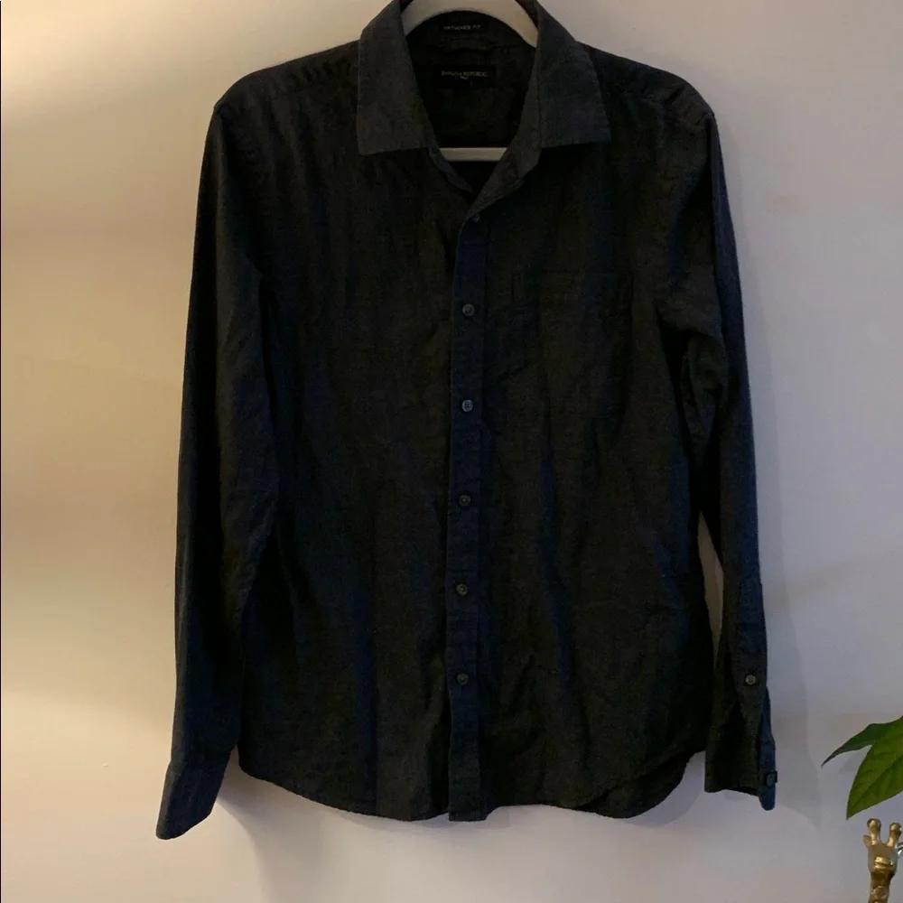 Banana Republic Men's Dark Blue Button-Down Shirt - Preloved